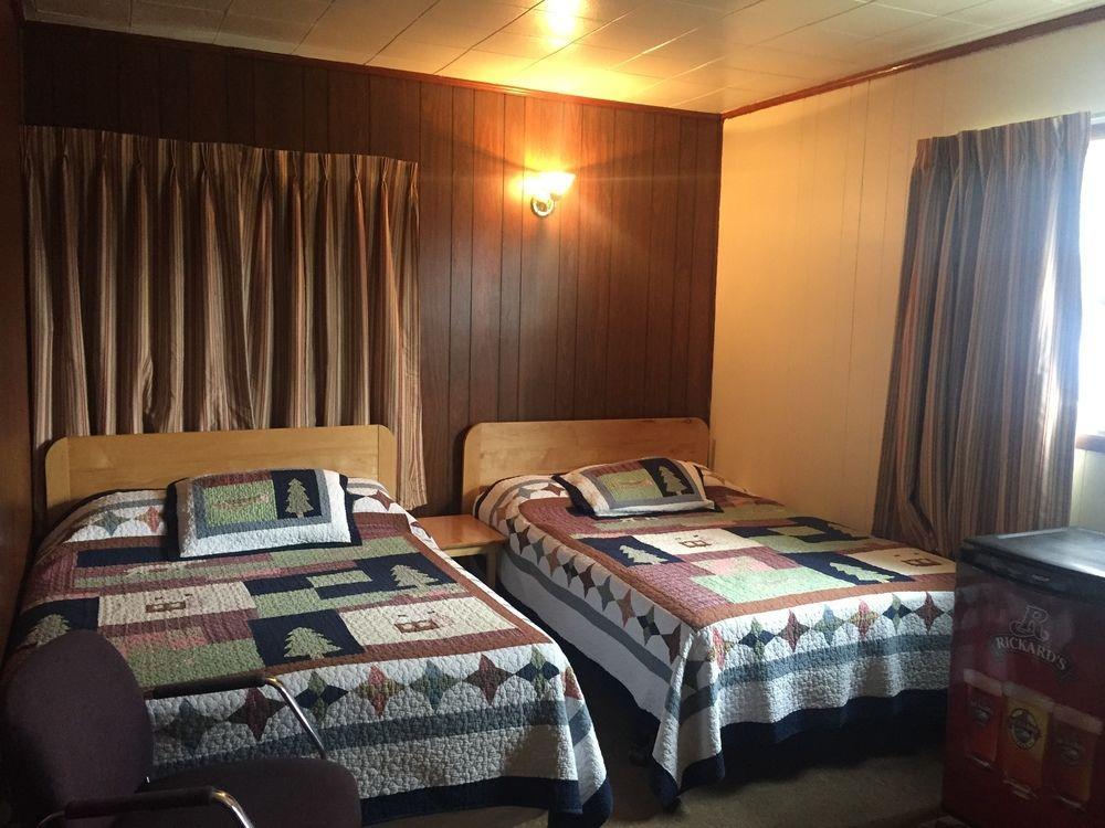 Twin Peaks Motel Napanee エクステリア 写真