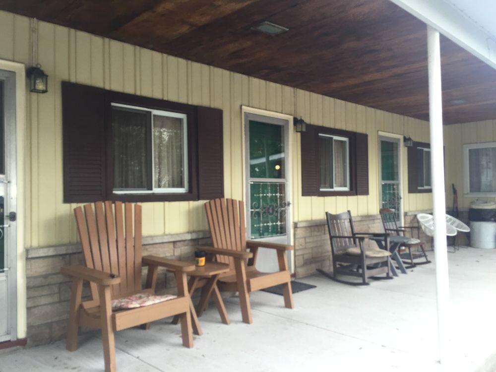 Twin Peaks Motel Napanee エクステリア 写真
