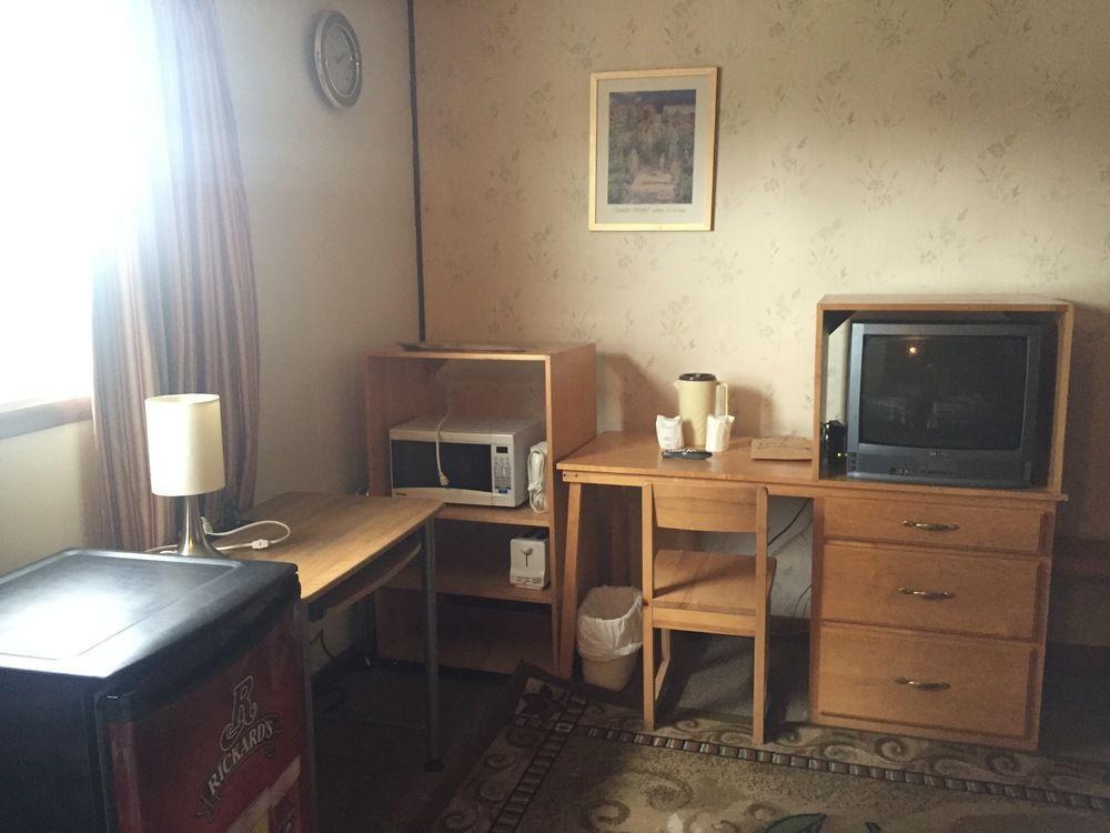 Twin Peaks Motel Napanee エクステリア 写真