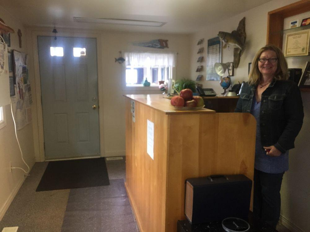 Twin Peaks Motel Napanee エクステリア 写真