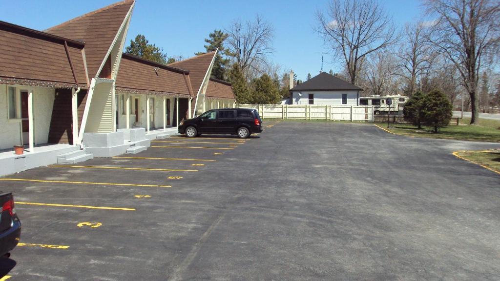 Twin Peaks Motel Napanee エクステリア 写真