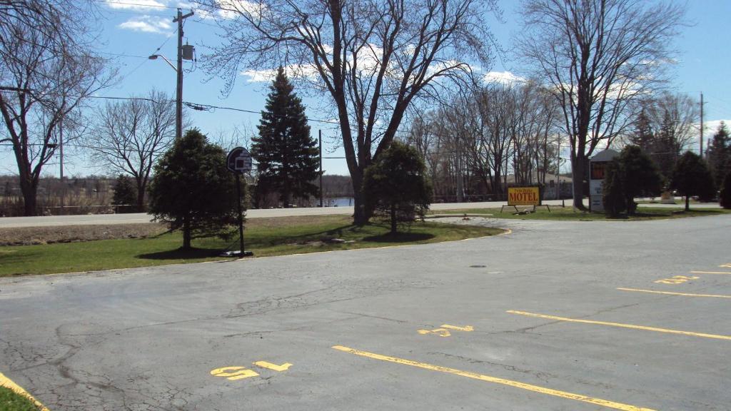 Twin Peaks Motel Napanee エクステリア 写真
